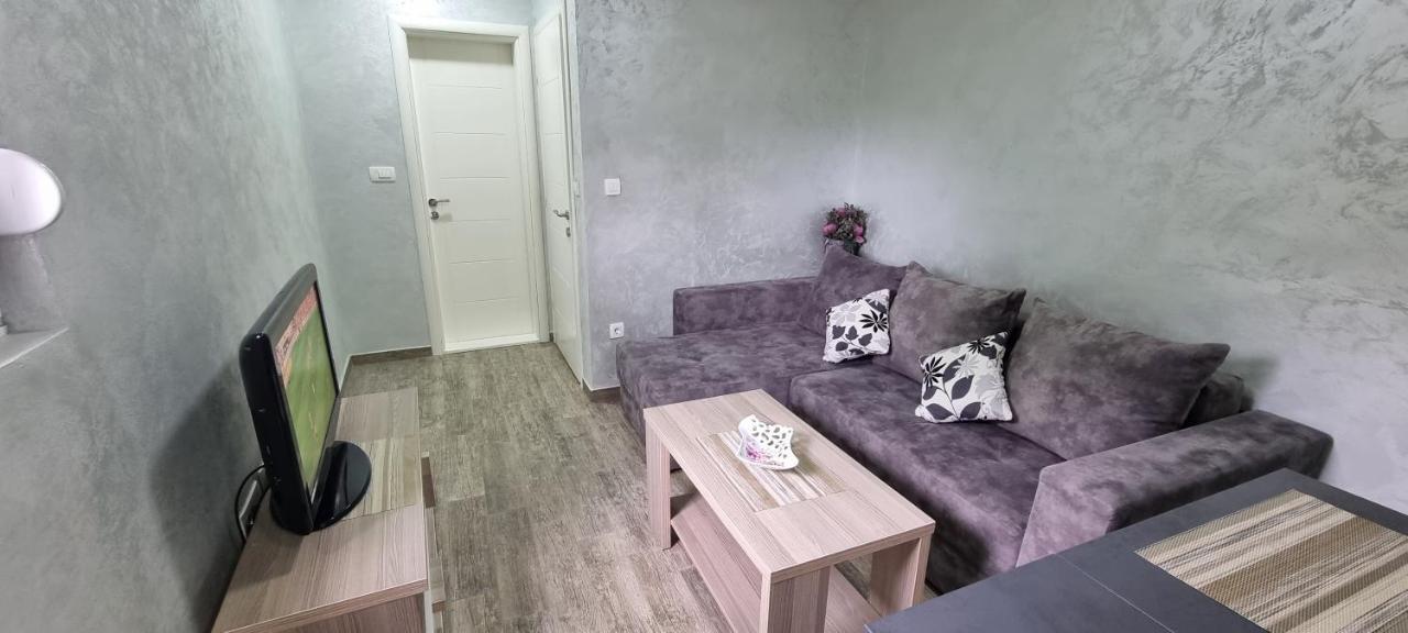 Amarok Apartment Bar Bagian luar foto